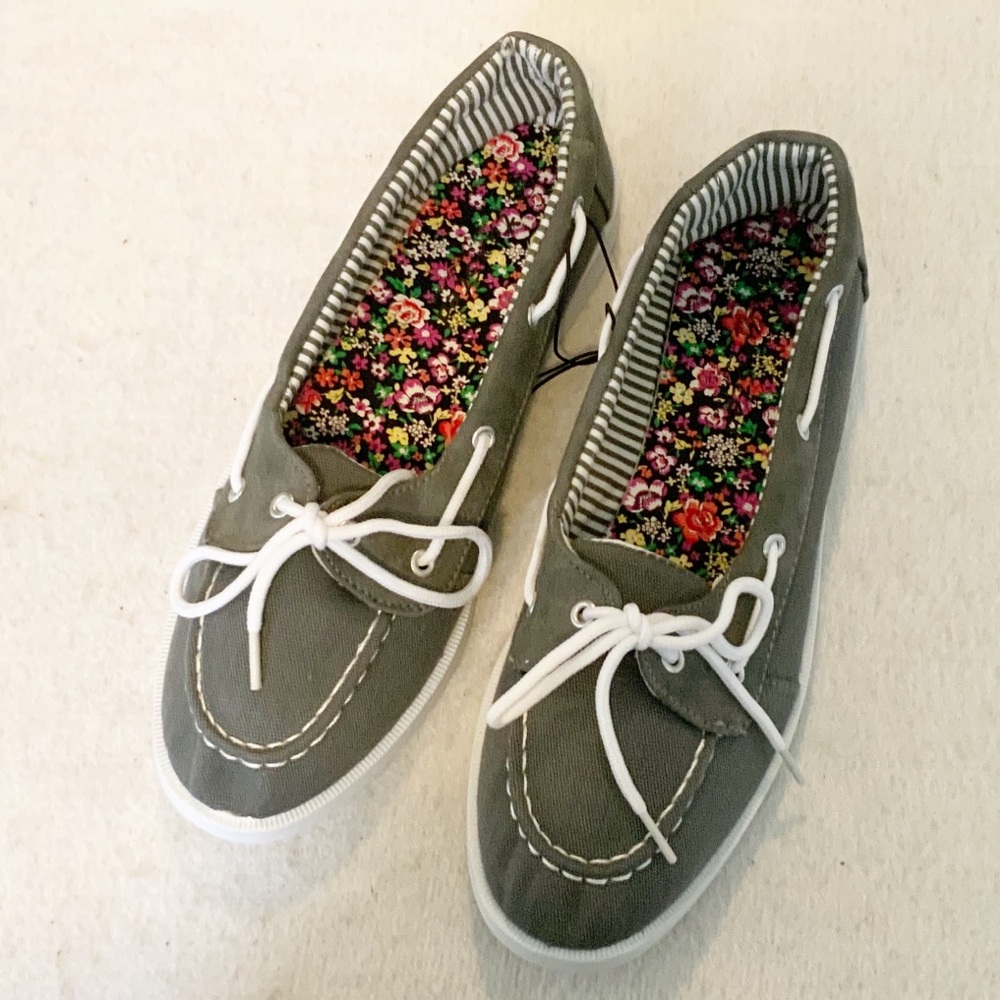 Women’s Gray Slip On Loafer Flats NWOT